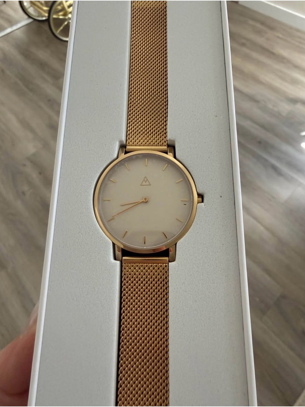 MEDIUM Watch - Picture 2 of 4